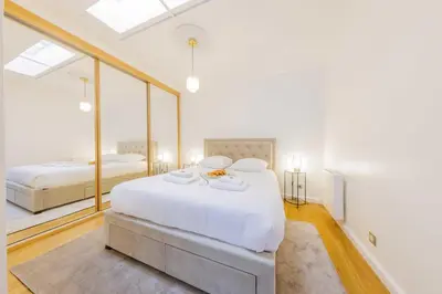 Un ou plusieurs lits dans un hébergement de l'établissement Magnifique appartement - 1BR-4P - Parc Montsouri