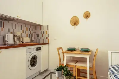 Cuisine ou kitchenette dans l'établissement Studio du Trousseau - Welkeys