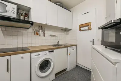 Cuisine ou kitchenette dans l'établissement Appartement Ternaux - Welkeys