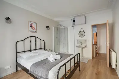 Un ou plusieurs lits dans un hébergement de l'établissement Apartment Parc des expositions by Studio prestige