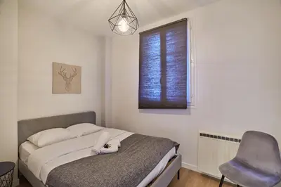 Un ou plusieurs lits dans un hébergement de l'établissement Apartment Parc des expositions by Studio prestige