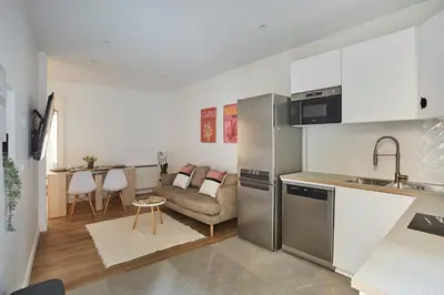 Cuisine ou kitchenette dans l'établissement Apartment Parc des expositions by Studio prestige