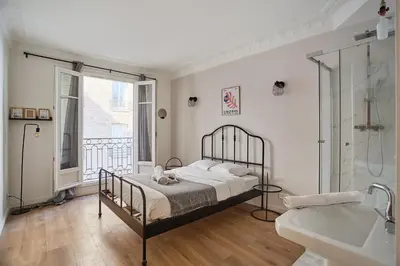 Un ou plusieurs lits dans un hébergement de l'établissement Apartment Parc des expositions by Studio prestige