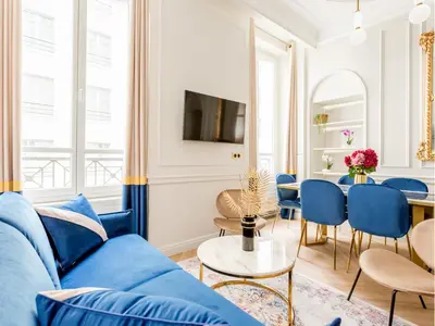 Télévision ou salle de divertissement dans l'établissement Merveil - Luxury Suite -Opera - Volney I