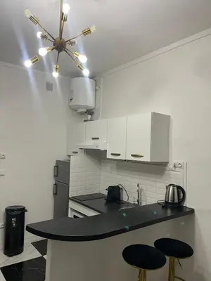 Cuisine ou kitchenette dans l'établissement BLACK & WHITE - CHIC & PETIT MAISON- Pigalle 9eme