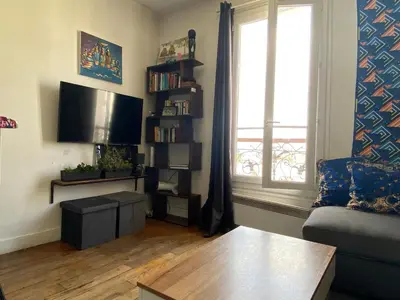 Télévision ou salle de divertissement dans l'établissement SUPER APPARTEMENT AU COEUR DE MONTMARTRE