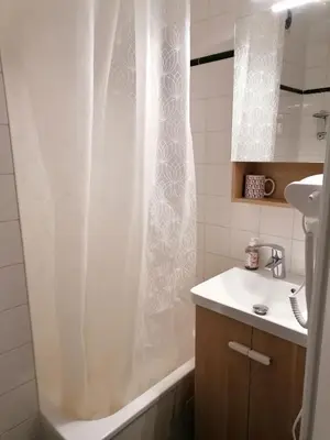 Salle de bains dans l'établissement Appart Hotel La Defense
