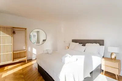 Un ou plusieurs lits dans un hébergement de l'établissement 8P - 3BR Le Marais Spacious - Central - Historic Apt