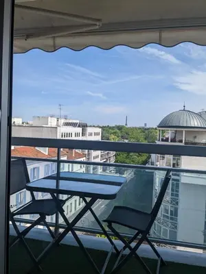 Balcon ou terrasse dans l'établissement Superbe STUDIO (28m2) avec terrasse / vue TOUR EIFFEL / PUTEAUX