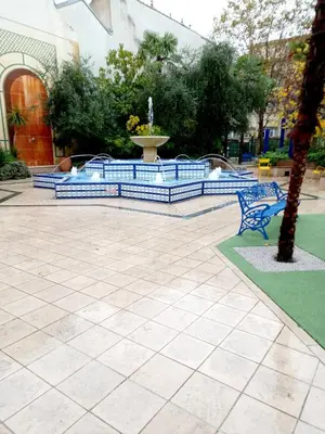 Plan de l'établissement Superbe STUDIO (28m2) avec terrasse / vue TOUR EIFFEL / PUTEAUX