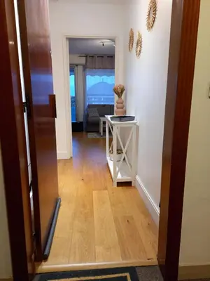 Plan de l'établissement Superbe STUDIO (28m2) avec terrasse / vue TOUR EIFFEL / PUTEAUX