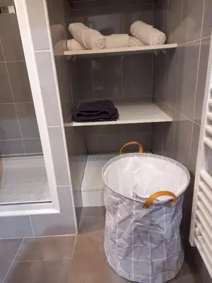 Plan de l'établissement Superbe STUDIO (28m2) avec terrasse / vue TOUR EIFFEL / PUTEAUX