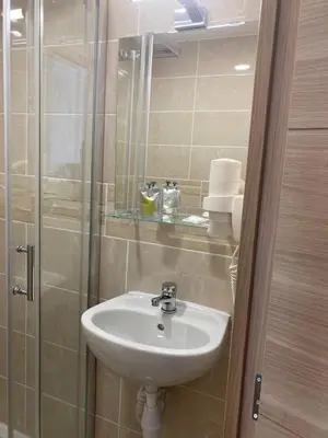 Salle de bains dans l'établissement Hotel Phenix Paris