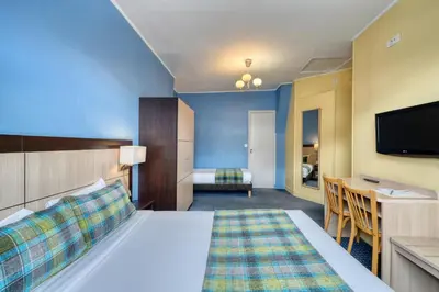 Un ou plusieurs lits dans un hébergement de l'établissement Hotel Phenix Paris