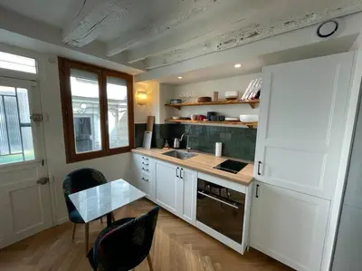 Cuisine ou kitchenette dans l'établissement CozyStudioParis-Montmartre-Opera
