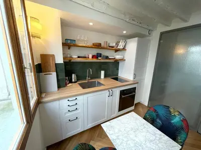 Cuisine ou kitchenette dans l'établissement CozyStudioParis-Montmartre-Opera