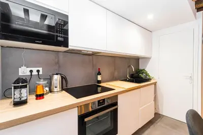 Cuisine ou kitchenette dans l'établissement Opéra-Madeleine 2 bedrooms