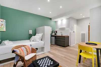 Cuisine ou kitchenette dans l'établissement Pick A Flat's Apartment near Eiffel Tower - Allée Marguerite Yourcenar