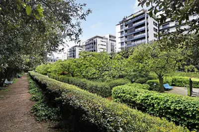 Jardin de l'établissement Pick A Flat's Apartment near Eiffel Tower - Allée Marguerite Yourcenar