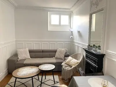 Coin salon dans l'établissement Charmant appartement cosy 2 pièces Paris 15e