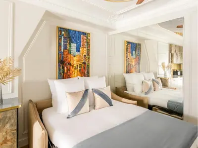 Un ou plusieurs lits dans un hébergement de l'établissement Merveil - Luxury Suite - Opera - Rougemont II