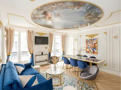 Télévision ou salle de divertissement dans l'établissement Merveil - Luxury Suite - Opera - Rougemont I