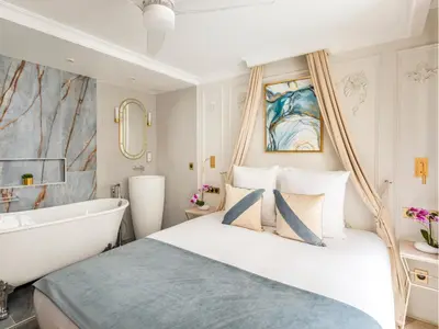 Un ou plusieurs lits dans un hébergement de l'établissement Merveil - Luxury Suite - Opera - Rougemont I