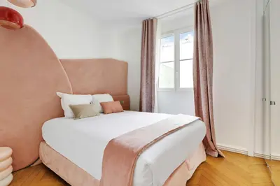 Un ou plusieurs lits dans un hébergement de l'établissement Appartement Élégant & Spacieux - 3BR-6P - Républiq