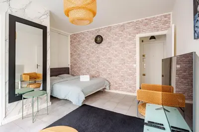 Un ou plusieurs lits dans un hébergement de l'établissement Chic 16th Arr Studio King Bed Private Mews Access