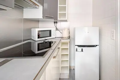 Cuisine ou kitchenette dans l'établissement Chic 16th Arr Studio King Bed Private Mews Access