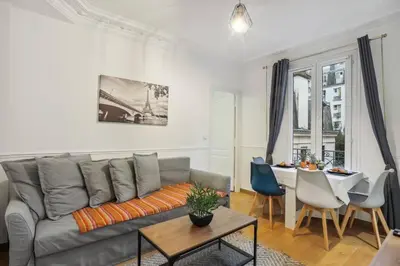 Coin salon dans l'établissement Modern flat in Paris - Heart of XVIème