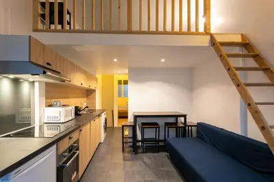 Cuisine ou kitchenette dans l'établissement Superbe appartement Hamelin Paris 16eme