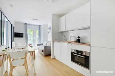 Cuisine ou kitchenette dans l'établissement CMG Résidence Sacrée Coeur - Montmartre
