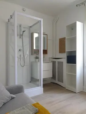 Salle de bains dans l'établissement Double-studio 4p Calme 100m métro idéal Séjour Maison examens