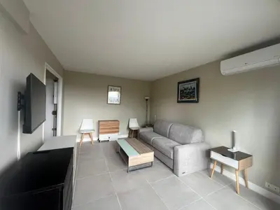 Télévision ou salle de divertissement dans l'établissement Terrace one bedroom lacoste
