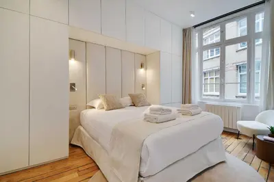Un ou plusieurs lits dans un hébergement de l'établissement Chic apartment - 1BR-4P - République