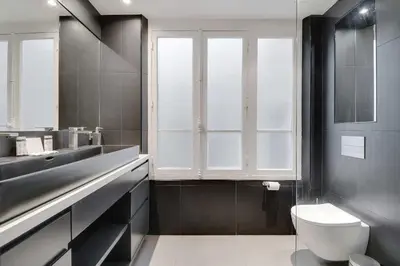 Salle de bains dans l'établissement Chic apartment - 1BR-4P - République