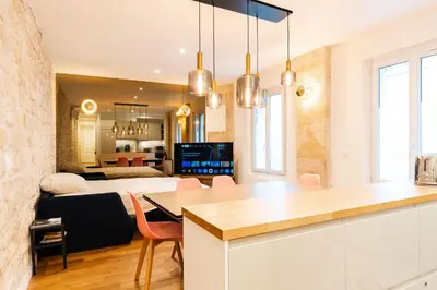 Télévision ou salle de divertissement dans l'établissement Loft 4 BR Montmartre Pigalle AC by LCC Agency