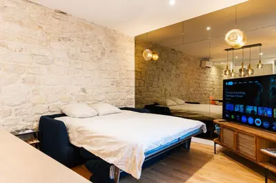 Un ou plusieurs lits dans un hébergement de l'établissement Loft 4 BR Montmartre Pigalle AC by LCC Agency