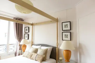 Coin salon dans l'établissement Sophisticated Gem in the Heart of Paris - 107m2