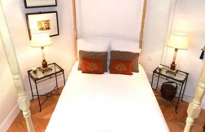 Un ou plusieurs lits dans un hébergement de l'établissement Sophisticated Gem in the Heart of Paris - 107m2