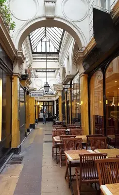 Restaurant ou autre lieu de restauration dans l'établissement Sophisticated Gem in the Heart of Paris - 107m2