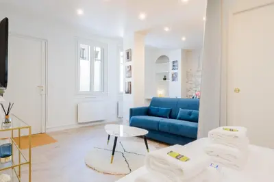 Coin salon dans l'établissement Appartement confortable 1BR-4P - Boulogne-Billancourt