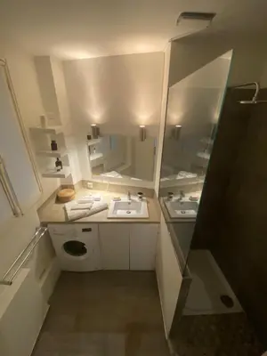 Salle de bains dans l'établissement Petit coin de paradis Paris 16