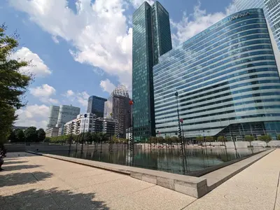 Plan de l'établissement PUTEAUX- La défense Arena Appartement vue tour Eiffel