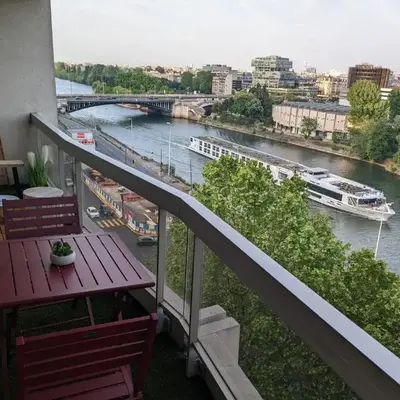 PUTEAUX- La défense Arena Appartement vue tour Eiffel