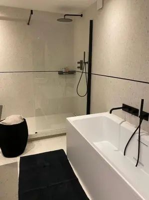 Salle de bains dans l'établissement Appartement Design avec Jardin 4 pers 2 Chambres