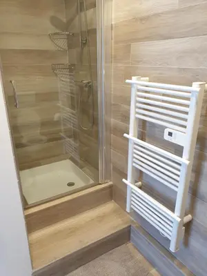 Salle de bains dans l'établissement cosy appartment - Clamart Percy Paris