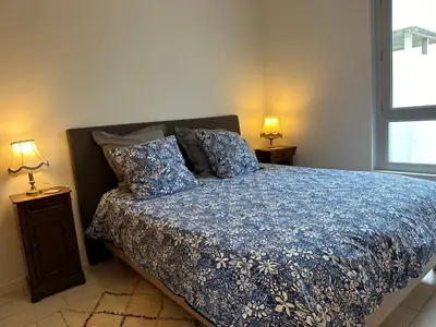 Un ou plusieurs lits dans un hébergement de l'établissement Charming flat just outside Paris w free Private Parking