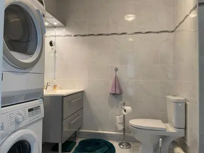 Salle de bains dans l'établissement Charming flat just outside Paris w free Private Parking